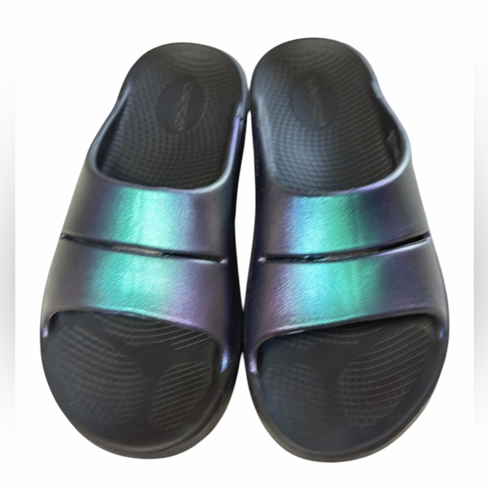 OOfos OOahh  Iridescent Luxe Slide Comfort Recovery Sandals Size W 9 - L 7 NEW - Picture 9 of 12
